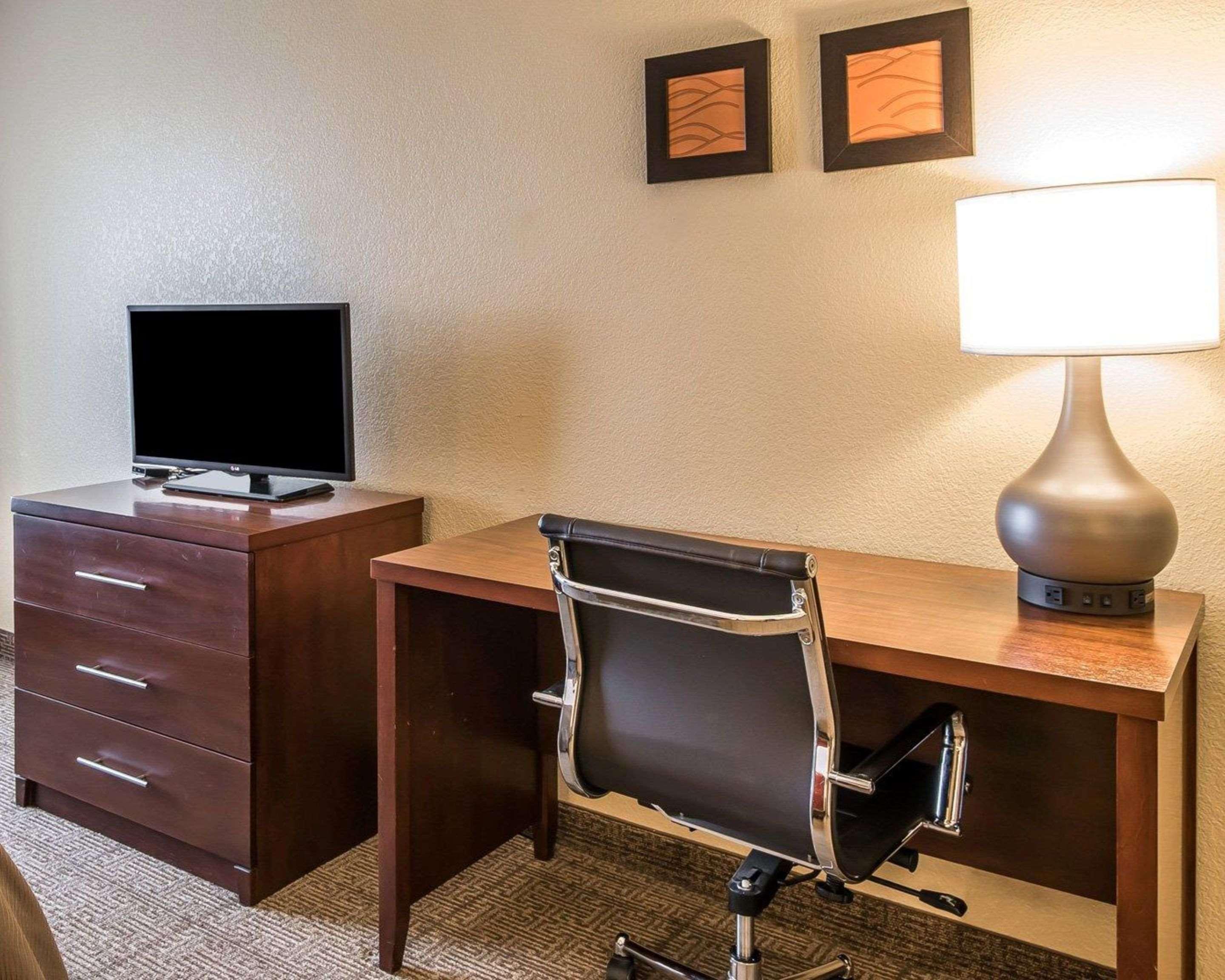 Quality Inn & Suites Bethany Εξωτερικό φωτογραφία
