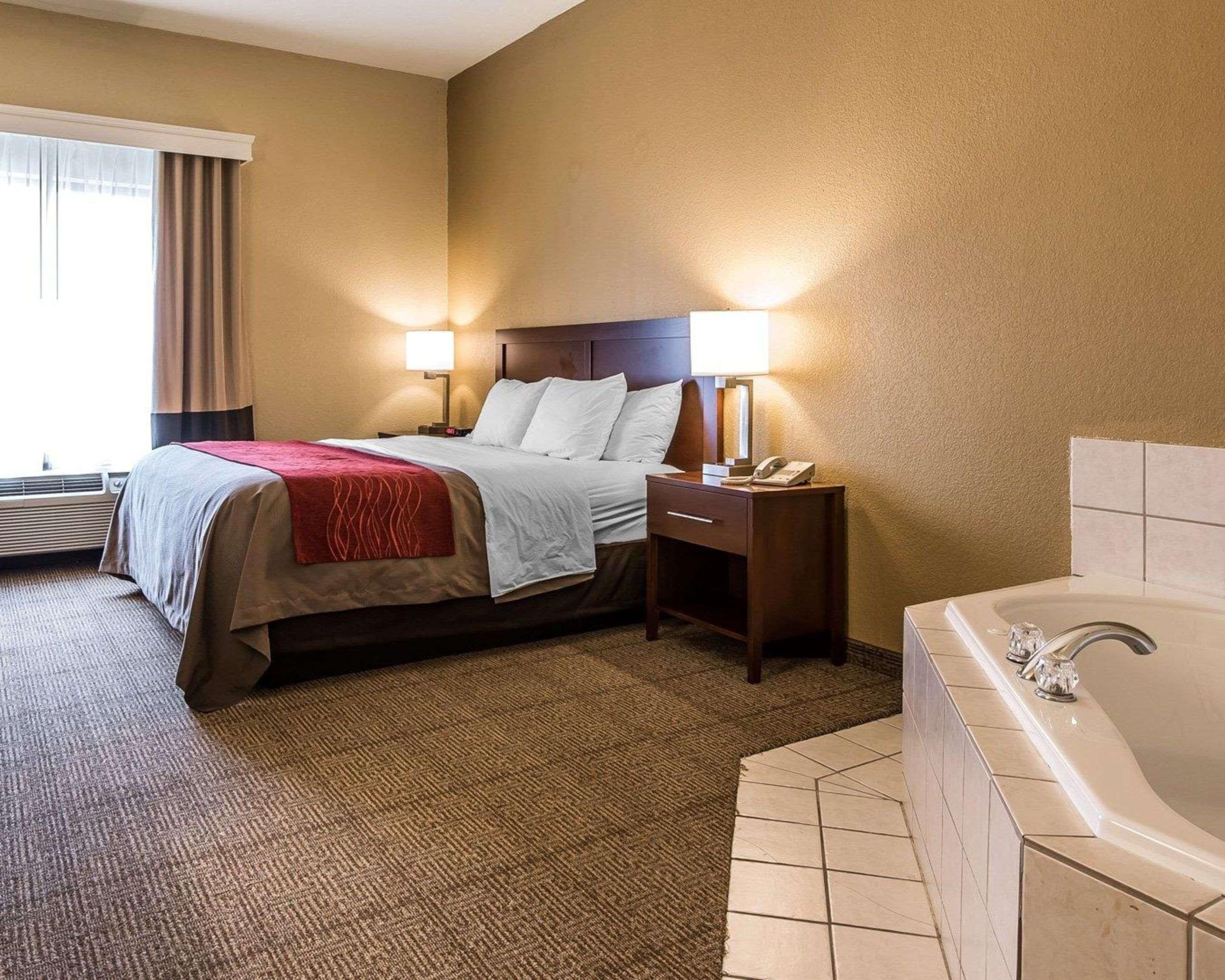 Quality Inn & Suites Bethany Εξωτερικό φωτογραφία