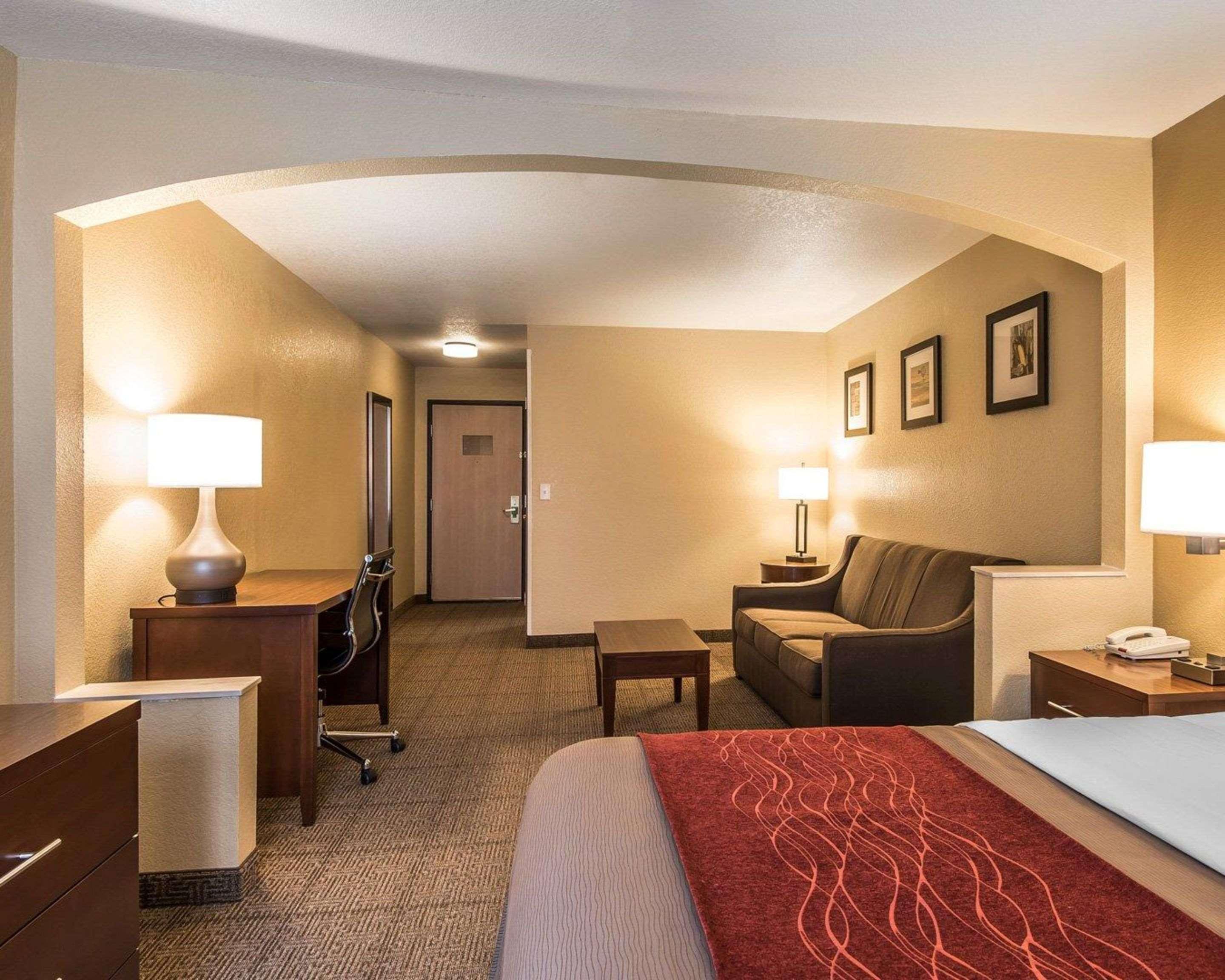 Quality Inn & Suites Bethany Εξωτερικό φωτογραφία