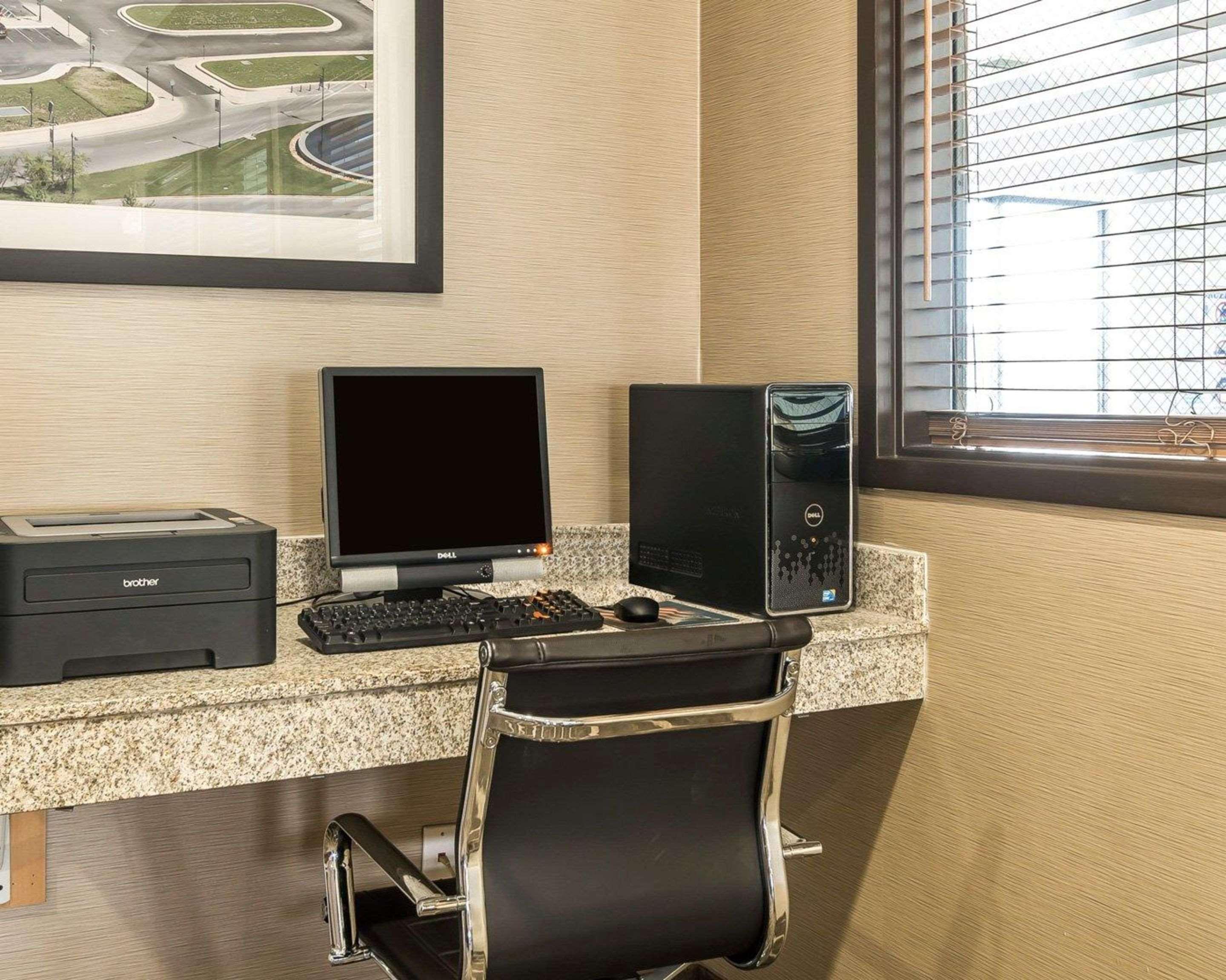Quality Inn & Suites Bethany Εξωτερικό φωτογραφία