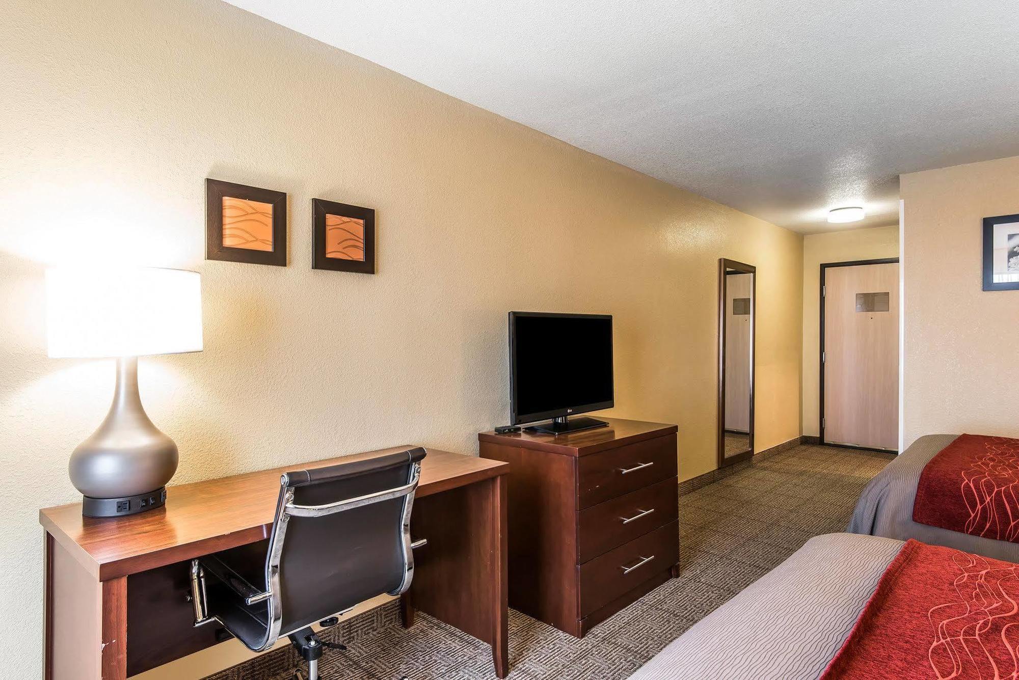 Quality Inn & Suites Bethany Εξωτερικό φωτογραφία